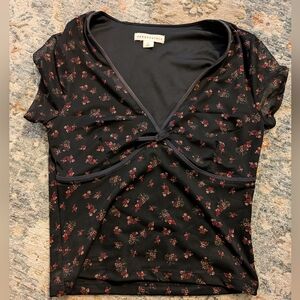 Aeropostale Black and Red Floral Short Sleeve Top